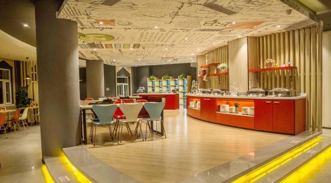 Ibis Urumqi Weixing Square Hotel Exterior photo